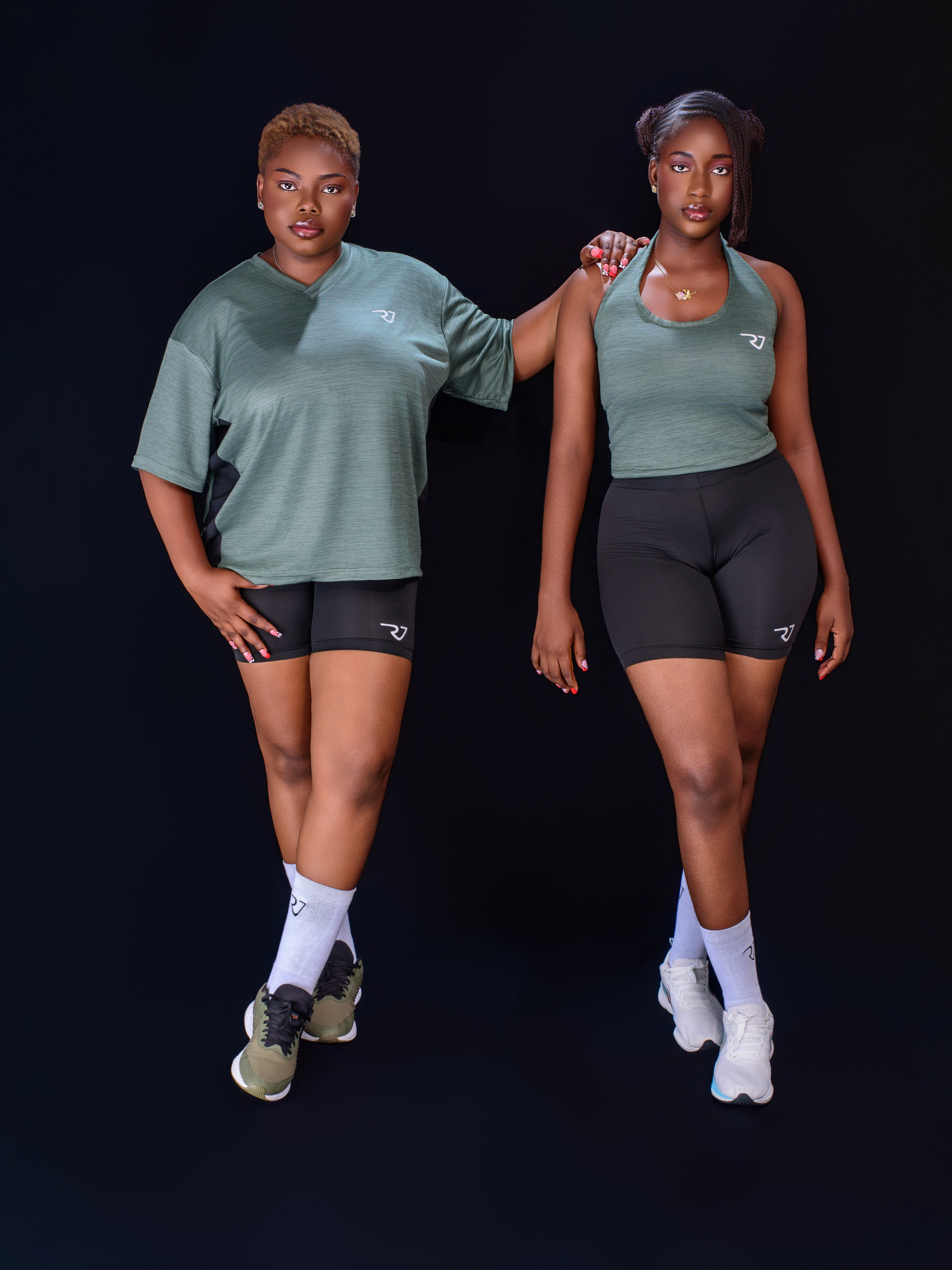 Oversized top and compression tights - Image 3