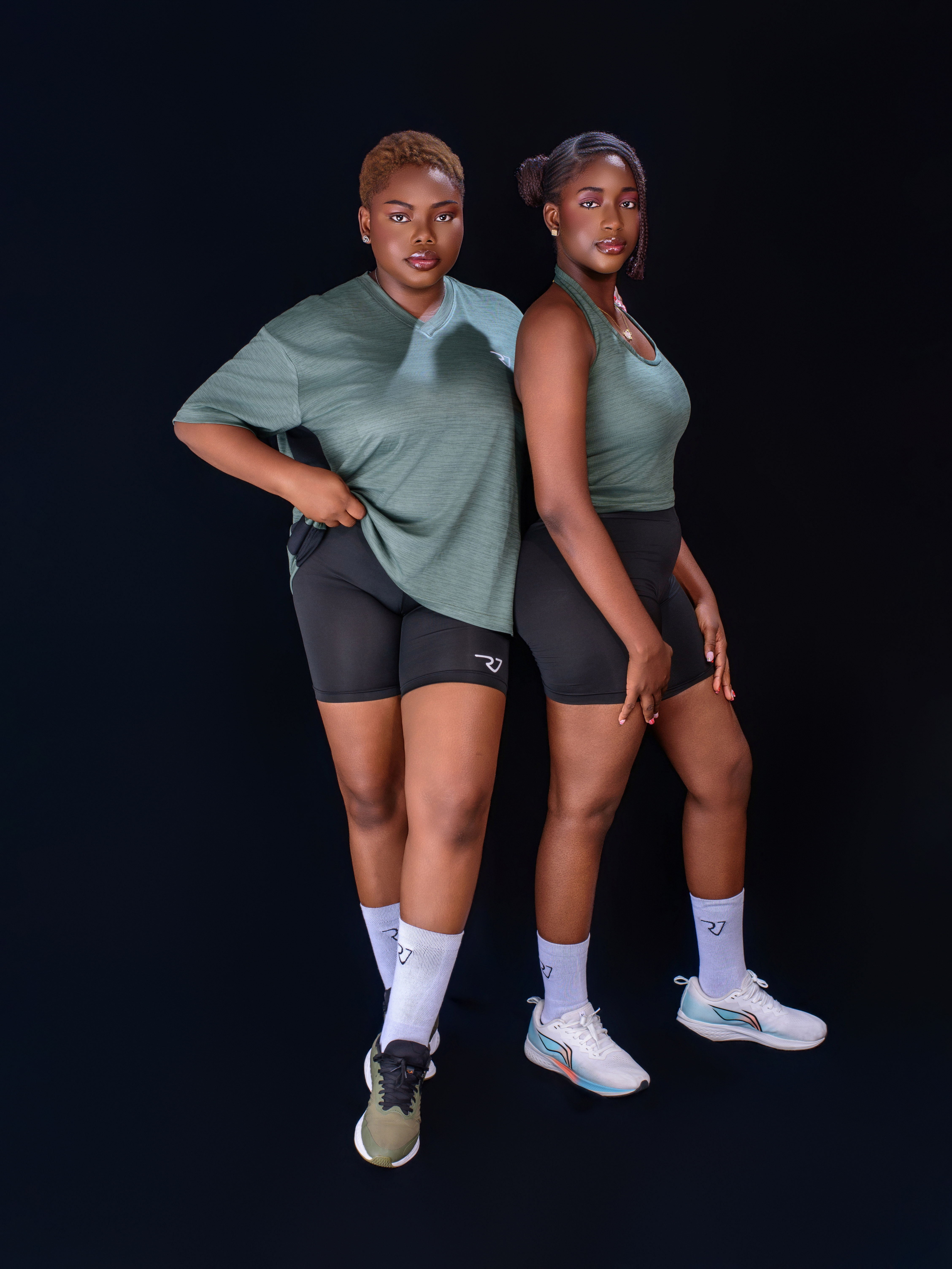 Oversized top and compression tights - Image 2